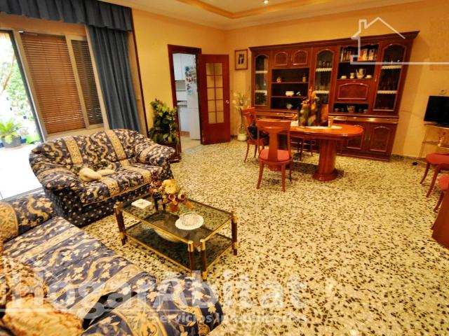 Chalet en venta en Burjassot