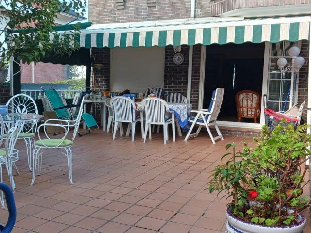 Chalet en venta en Laredo