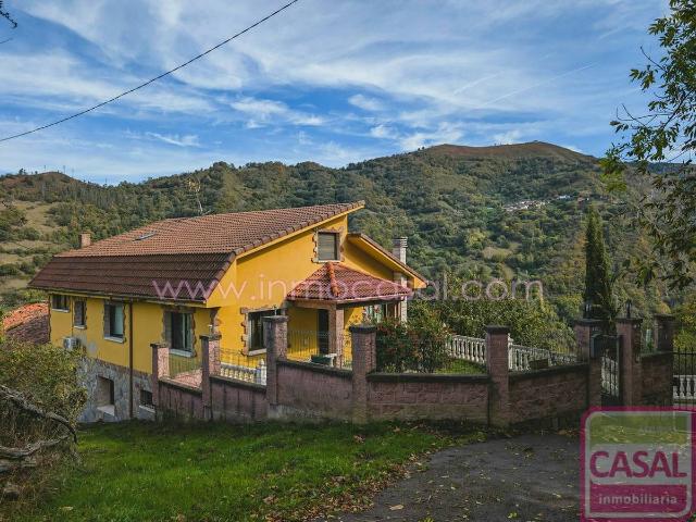Chalet en venta en Mieres, Asturias