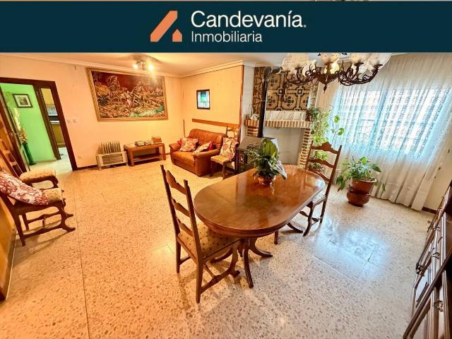 Chalet en venta en Zuera, Zaragoza