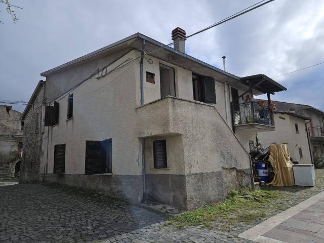 Villa Indipendente in vendita a Cagnano Amiterno, Abruzzo