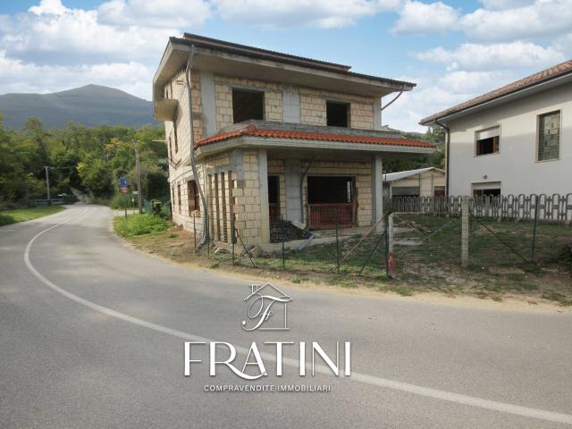 Villa Indipendente in vendita a Unione dei Comuni della Val Vibrata, Campli