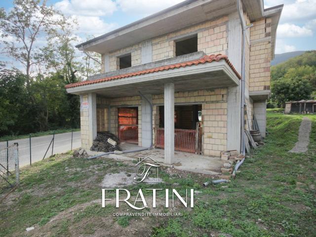 Villa Indipendente in vendita a Guazzano, Campli