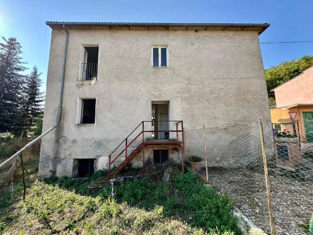 Villa Indipendente in vendita a Caporciano, Abruzzo