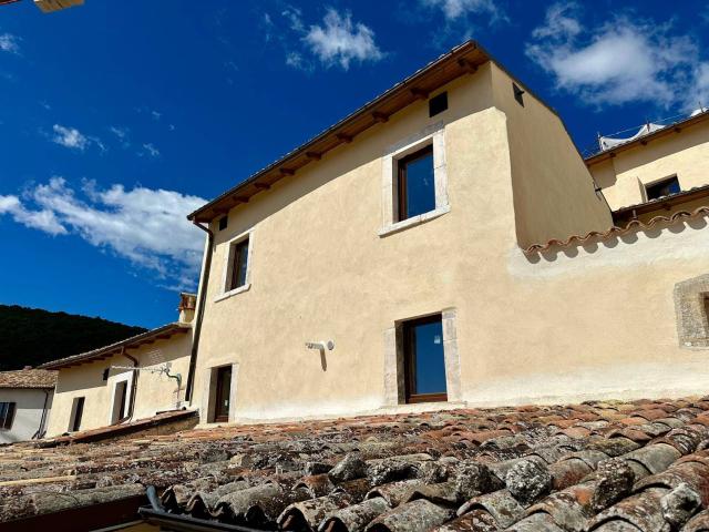 Villa Indipendente in vendita a Navelli, Abruzzo