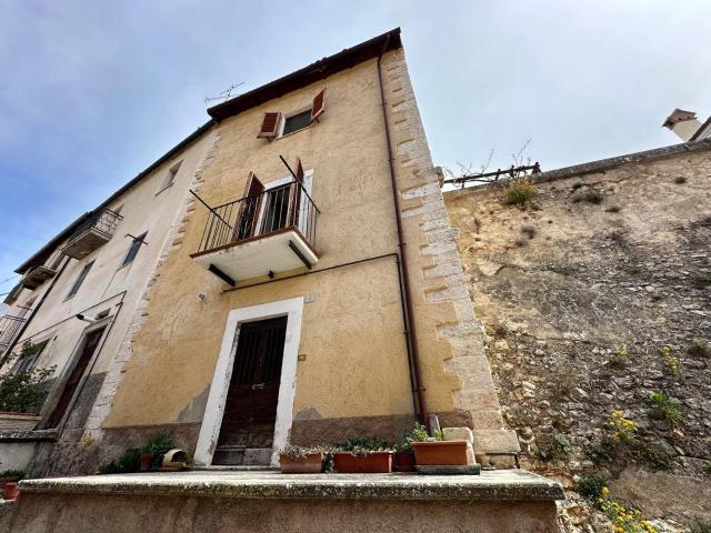 Villa Indipendente in vendita a Carapelle Calvisio, Abruzzo