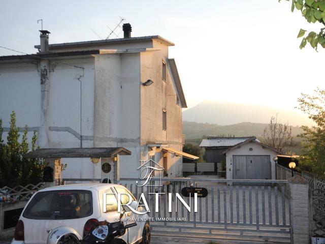 Villa Indipendente in vendita a Unione dei Comuni della Val Vibrata, Civitella Del Tronto