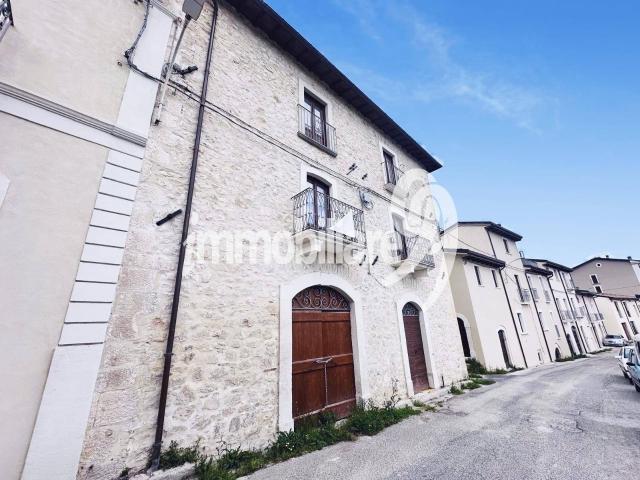Villa Indipendente in vendita a Fossa, Abruzzo