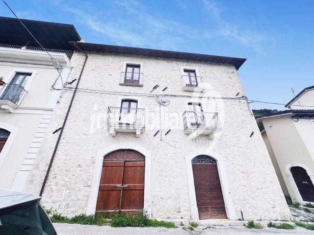 Villa Indipendente in vendita a Fossa, Abruzzo