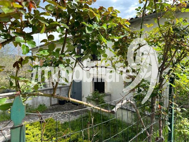 Villa Indipendente in vendita a Tornimparte, Abruzzo