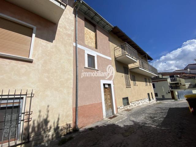 Villa Indipendente in vendita a Tornimparte, Abruzzo