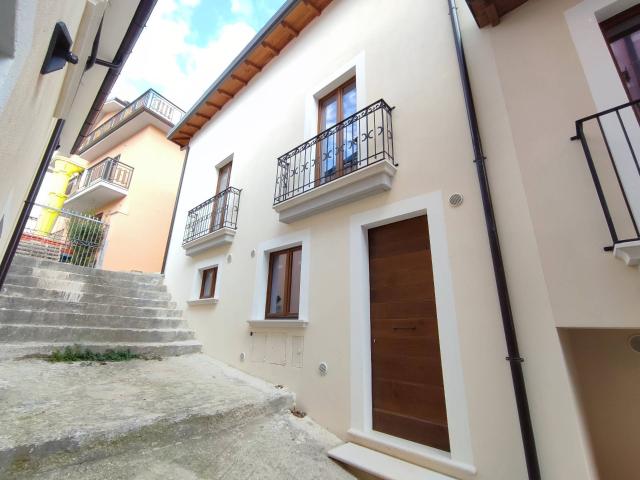 Villa Indipendente in vendita a Tornimparte, Abruzzo
