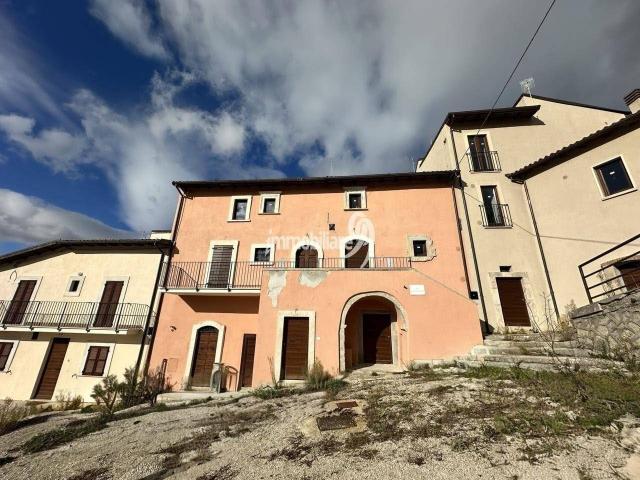 Villa Indipendente in vendita a Poggio di Roio, L'Aquila
