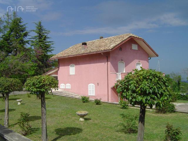 Villa Indipendente in vendita a Marche, Ascoli Piceno