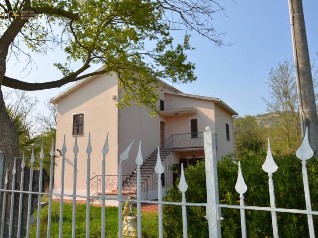 Villa Indipendente in vendita a Marche, Ascoli Piceno