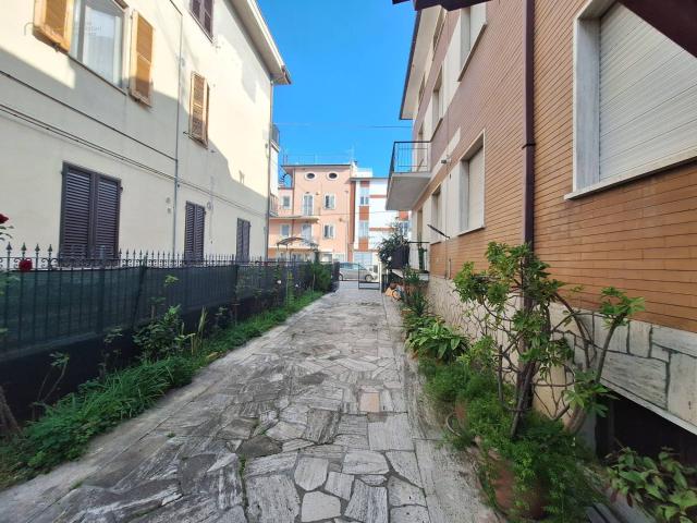 Villa Indipendente in vendita a Marina di sotto, Marche