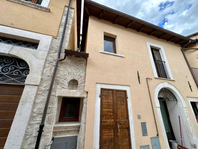 Villa Indipendente in vendita a San Demetrio Nei Vestini, Abruzzo