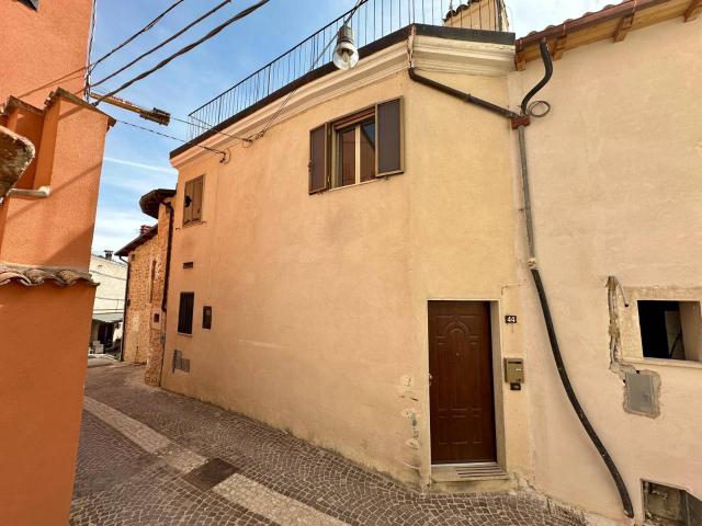 Villa Indipendente in vendita a San Pio Delle Camere, Abruzzo