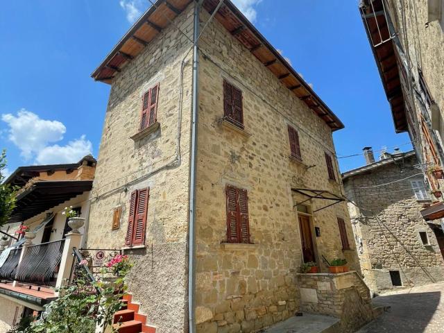 Villa Indipendente in vendita a Castello, Marche