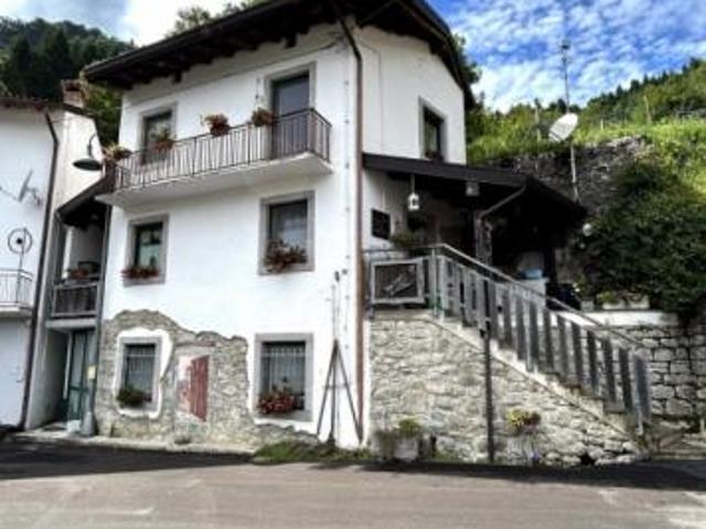 Villa Indipendente in vendita a Lusevera, Friuli-Venezia Giulia