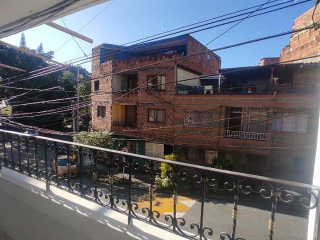 Casa en arriendo en Villa Nueva, Medellín