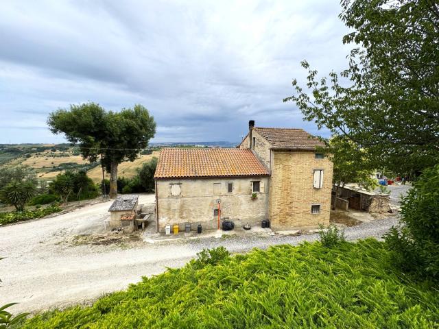 Rustico in vendita a Fosse, Marche