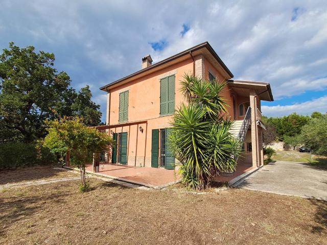Rustico in vendita a Campo Parignano, Marche