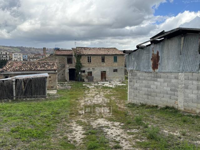 Rustico in vendita a Campli, Abruzzo
