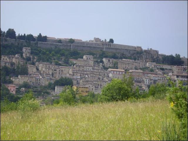Rustico in vendita a Unione dei Comuni della Val Vibrata, Civitella Del Tronto