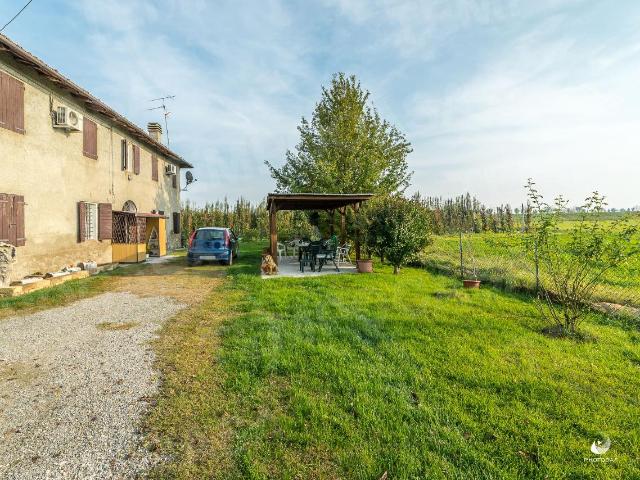 Villa Indipendente in vendita a Unione Terre d'Acqua, Crevalcore