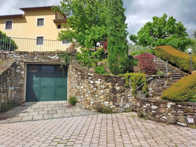 Villa Indipendente in vendita a Pistoia, Toscana