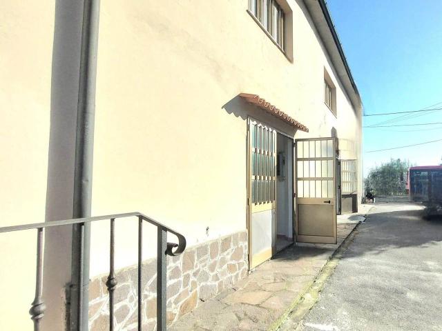 Villa Indipendente in vendita a Prato, Toscana