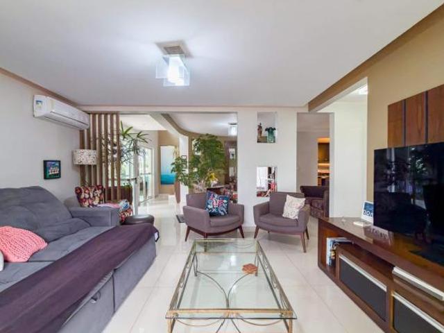 Casa venda em Condomínio Ville de Montagne, Jardim Botânico