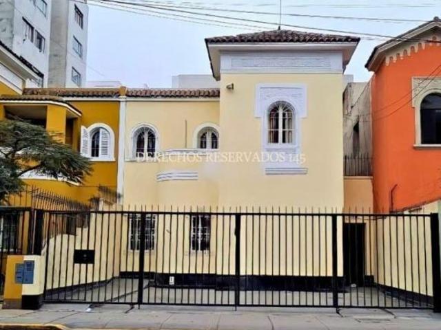 Casa Como Terreno en Av Arequipa, San Isidro A. T. 303 m²