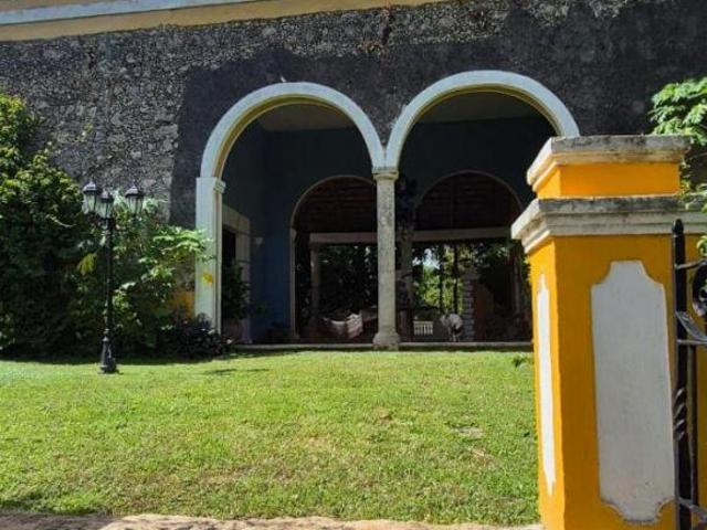 Casa con 10 recámaras y 13134 m2 de terreno en venta, Acanceh