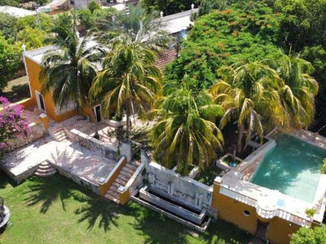 Casa con 10 recámaras y 13134 m2 de terreno en venta, Acanceh