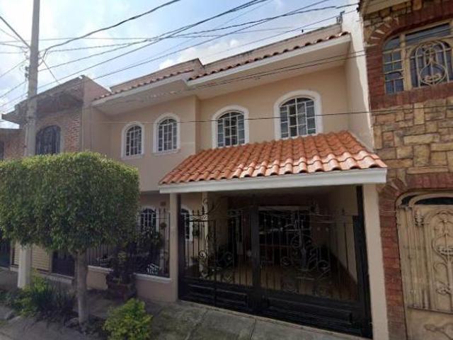 Casa con 161 m² superficie de terreno y 4 recámaras en venta en Valle Verde