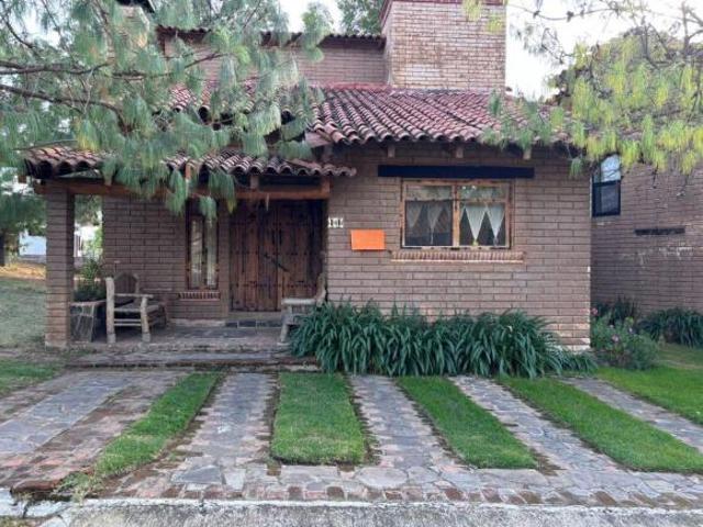 Casa con 200 m² superficie de terreno, 5 recámaras en venta en Tapalpa