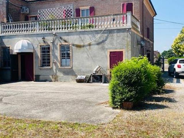 Villa Indipendente in vendita a Ferrara, Reggio Emilia