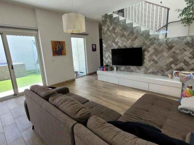 Casa con 2 años de uso  materiales de máxima calidad!