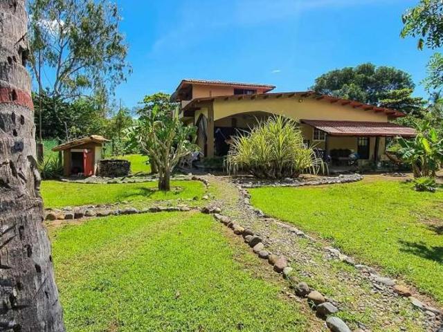 Casa con 3 apartamentos en Las Lajas, Chiriquí