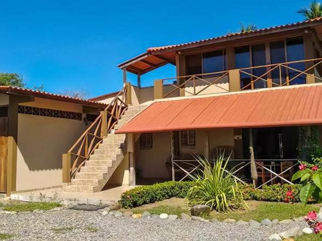 Casa con 3 apartamentos en Las Lajas, Chiriquí