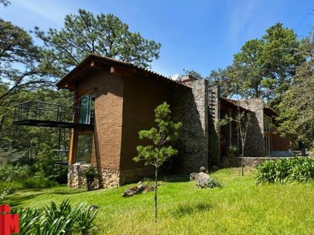 Cabaña con 3 habitaciones y 4071 m2 de terreno en venta. Hacienda San Francisco. Roca Encantada