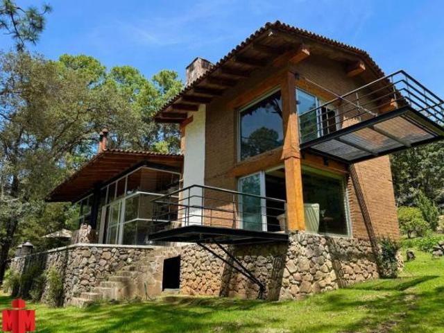 Cabaña con 3 habitaciones y 4071 m2 de terreno en venta. Hacienda San Francisco. Roca Encantada