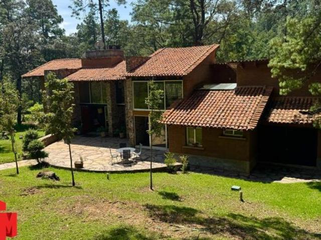 Cabaña con 3 habitaciones y 4071 m2 de terreno en venta. Hacienda San Francisco. Roca Encantada