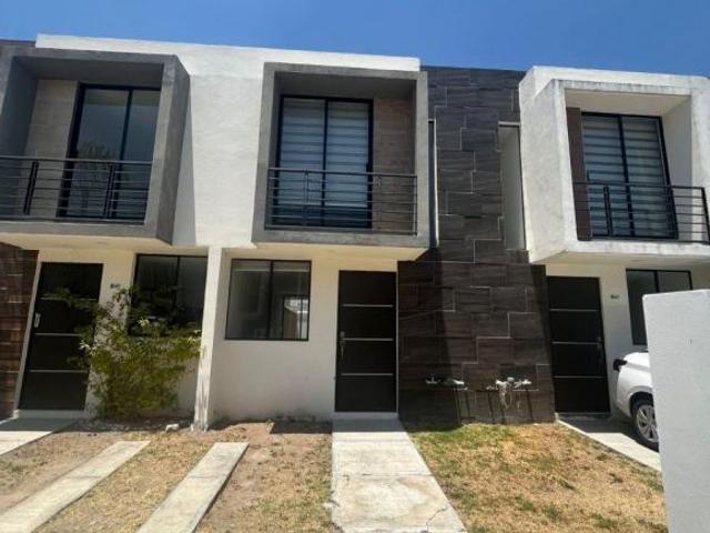 Casa con 71 m² superficie de terreno y 3 recámaras en venta atras de volkswagen