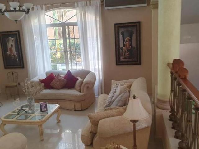 Casa con 810 m² de superficie de terreno, 6 recámaras en venta, Club Santiago