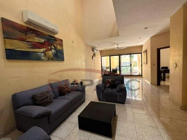 Casa con Alberca en Venta, San Agustín del Palmar, Carmen Ca