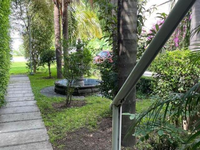 CASA CON BUNGALOW, CANCHA DE TENIS Y ALBERCA