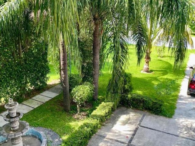 CASA CON BUNGALOW, CANCHA DE TENIS Y ALBERCA